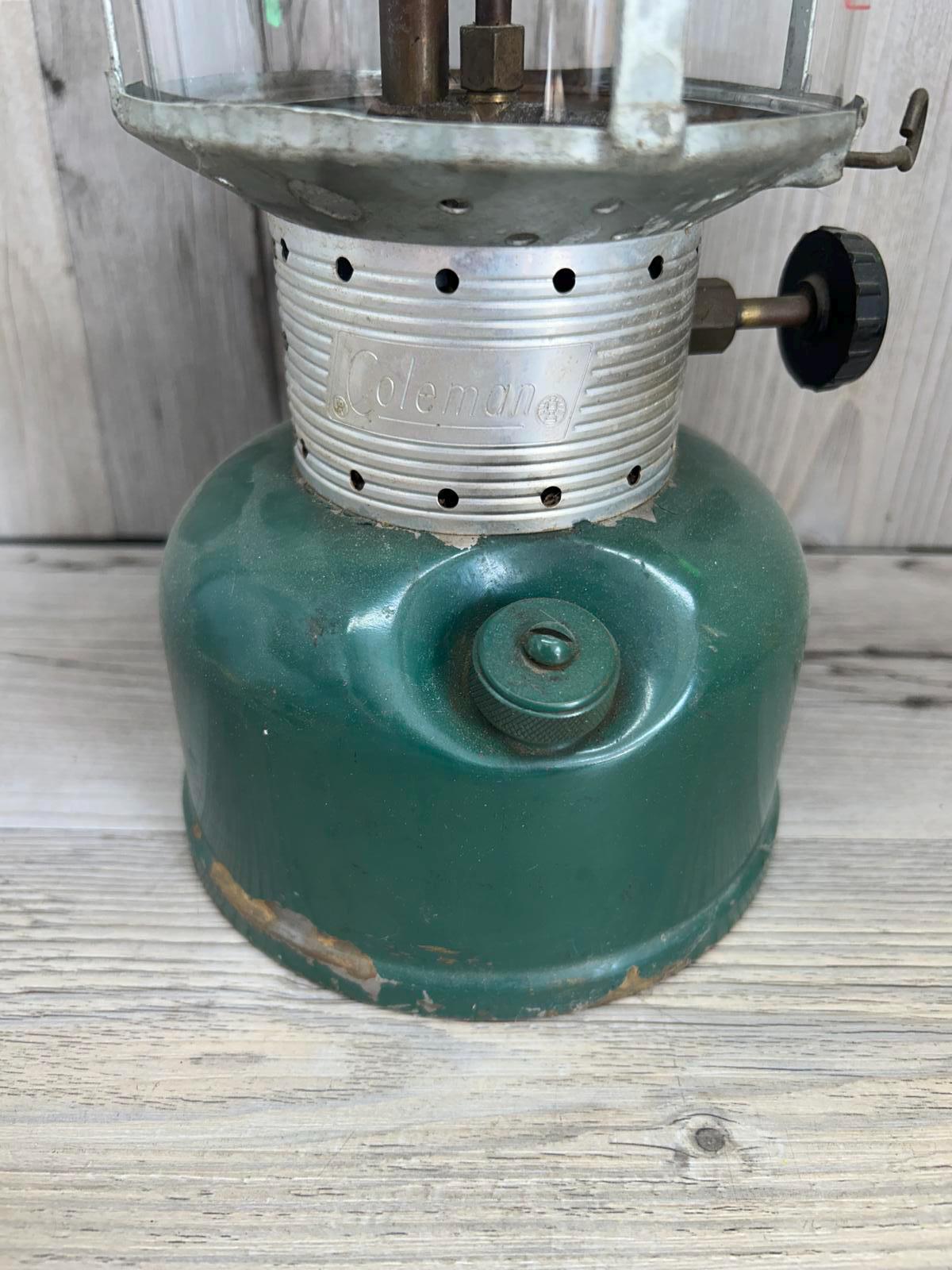 Coleman Adjustable Lantern グリーン Vintage Coleman Lantern - Classic Green Design With Glass Shade - Etsy
