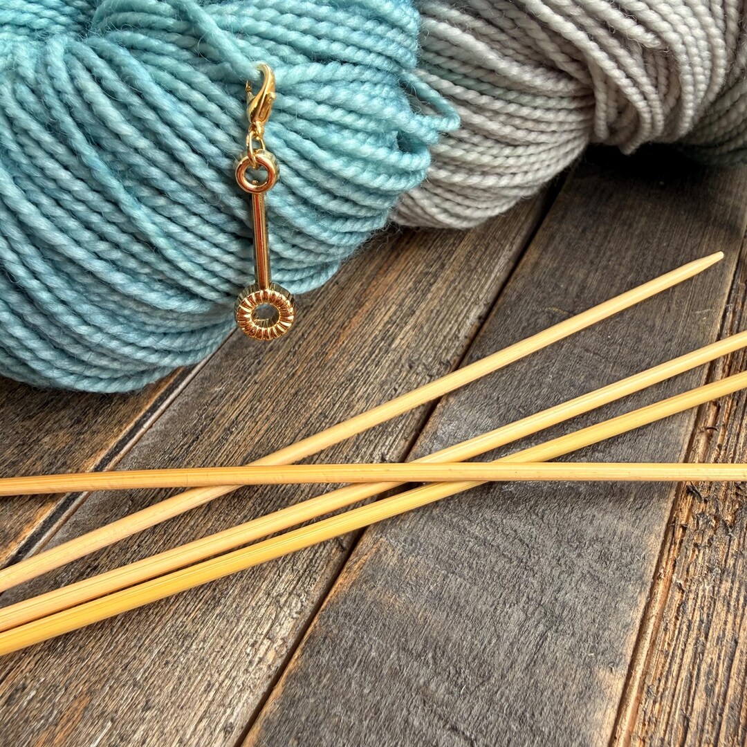 Knitting Accessory Mini Bubble Wand Clip on Stitch Marker Accessory for Knitting and ...