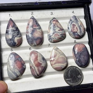 Diaspro esotico naturale AAA+, noto anche come diaspro porcellanato, in cabochon, gemma per la creazione di gioielli.