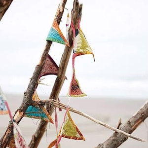 Handmade Recycled Fabric Bunting, Prayer Flags, Kantha Garland Bunting, Eco-Friendly Garden Decoration Bunting with Tassels