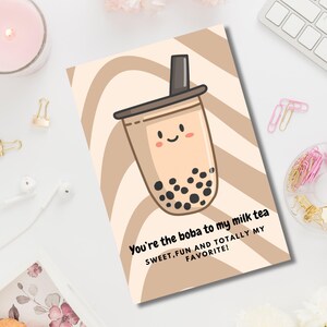 Postal de té Boba: linda tarjeta de amor con la frase "Eres el Boba de mi té con leche". Divertida tarjeta kawaii para tu mejor amigo o San Valentín.