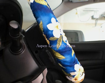 Hibiscus steering wheel cover - Full grip fabric inside  - White tropical flowers on royal blue fabric - Handmade