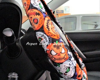 Pumpkin steering wheel cover - Full grip fabric inside  - Scary pumpkins on black - Spooky all year- White glows in the dark