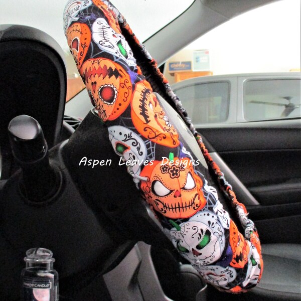 Pumpkin steering wheel cover - Full grip fabric inside  - Scary pumpkins on black - Spooky all year- White glows in the dark