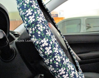 Navy and white steering wheel cover -Full grip fabric inside  - Tiny white flowers on navy blue - Handmade