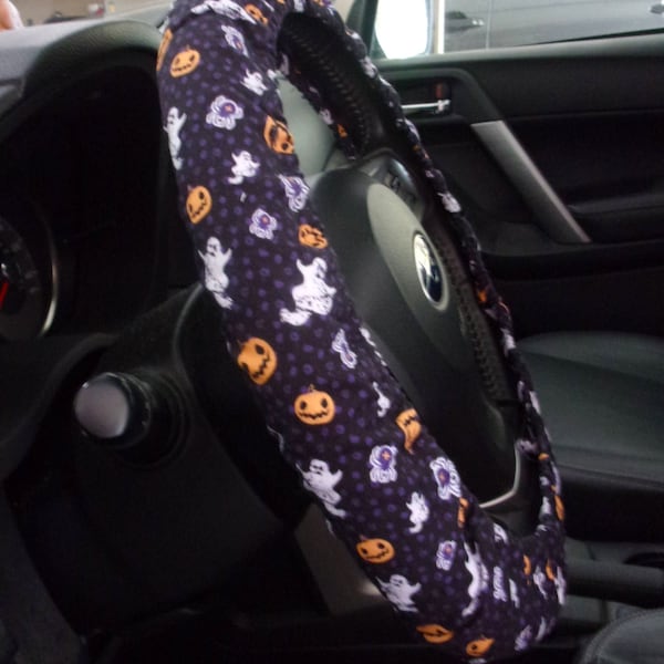 Spooky steering wheel cover  - Full grip fabric inside - Vintage style ghosts pumpkins and spiders on black fabric - Handmade