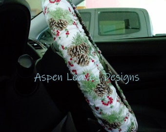 Winter steering wheel cover -  Full grip fabric inside - Pinecones and holly berries on white fabric- Handmade