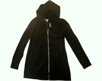 Sudadera larga con cremallera completa de terciopelo negro de Juicy Couture con botones dorados en el escudo, talla M para mujer.