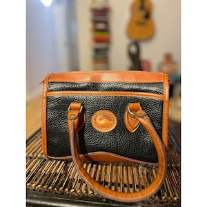 Bolso bandolera vintage Dooney & Bourke de cuero negro, década de 1990/principios de 2000, fabricado en EE. UU.