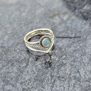 Handgemachter äthiopischer Opalring aus Sterlingsilber