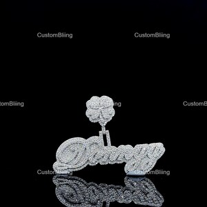 Pingente de moissanita VVS com letra personalizada, pingente de flor de moissanita VVS personalizado para ela, pingente de moissanita prateado personalizado, pingente de rapper
