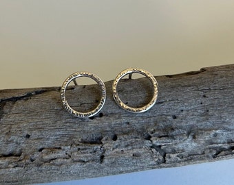 tExTuReD OpEn CiRcLe PoSt EaRRiNg…StErLiNg SiLvEr WhAt GoEs ArOuNd EaRRiNgs