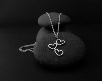 LiNKeD...TiNy HeArTs NeCkLaCe...StErLiNg SiLvEr NeCkLaCe
