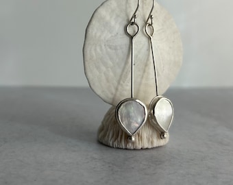 StErLiNg SiLvEr aNd MoTHEr Of PeArL DaNgLe EaRRiNgs…MeRmAiD EaRRiNgS