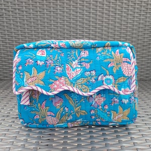 Vintage Quilted FLAP Pouch, Woman&#39;s Hand Makeup Bag, Indian Hand CRAFT Quilted Camera Bag, Cotton Cosmetic Bag, Block Printed Bags & Purses