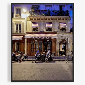 Impresión fotográfica de París, calles de París y motos al amanecer. Por Jeff Schear, Art For Gratitude. Francia, escaparate, La Fontaine De Mars
