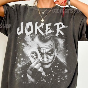 Comfort colors ヴィンテージ ジョーカーフェイス Tシャツ、ジョーカー映画シャツ、クールなハロウィンパーティーTシャツ、ジョーカーフェイススウェットシャツ、ジョーカーシャツ、映画ファンTシャツ
