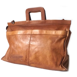 ヴィンテージ ワイド タン レザー ブリーフケース... 1970 年代 弁護士バッグ、セールスマン バッグ、コロンビア レザー アタッシュケース、ドクター バッグ、キャラメル レザー、ワイド ボトム