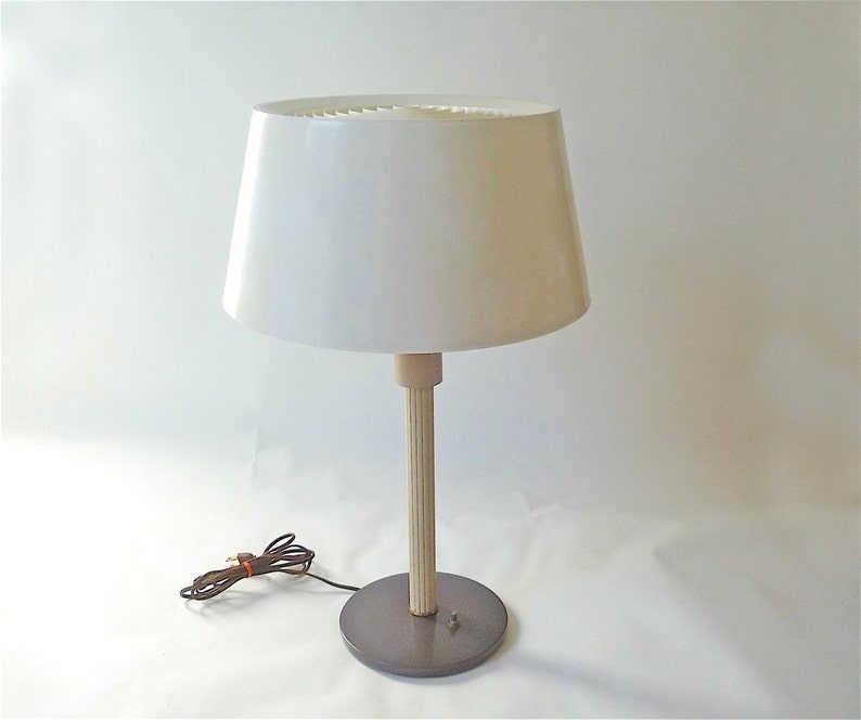 Vintage Lightolier Mushroom Lamp By Gerald Thurston Mcm White And Tan Plastic Mod Atomic Age Table Midcentury Space Lighting - Gerald Thurston Lamp Parts Vintage Lightolier Mushroom Lamp By Gerald Thurston Mcm White And Tan Plastic Mod Atomic Age Table Midcentury Space Lighting - Gerald Thurston Lamp Parts