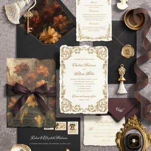 Op de afbeelding: Een elegante trouwuitnodigingssuite met bloemkunst, sierlijke gouden details en een ring in een vintage lijst. Inclusief uitnodigingskaarten, enveloppen en RSVP-kaarten. De suite heeft een klassiek, romantisch thema.