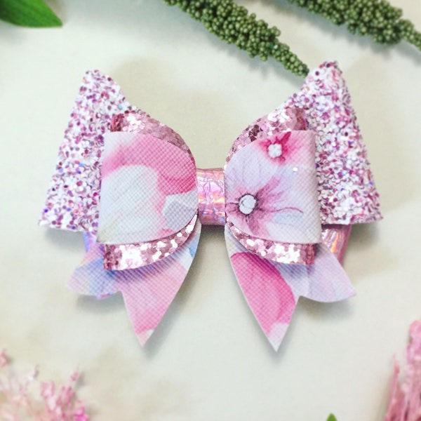 Hydrangea Floral Hair Bow, Single Bow Clip: OTT Over the Top, Glitter et Faux Leather Bow