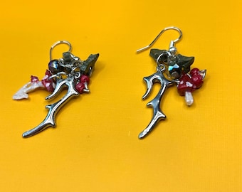 Orecchini con corna di cervo, fungo di sorbo, ciondolo color argento
