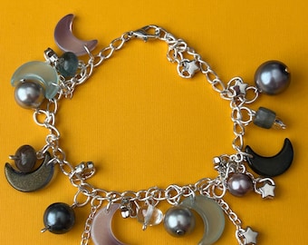 Bracciale con ciondolo celeste – Luna e perla, gioielli della galassia