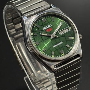 Vintage Seiko 5 Men&#39;s Automatic Wrist Watch Day /Date-Stainless Steel Ref-7009 Japan Made