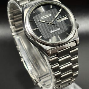 Vintage Seiko 5 Automatic Watch: Stainless Steel Day-Date, 35mm