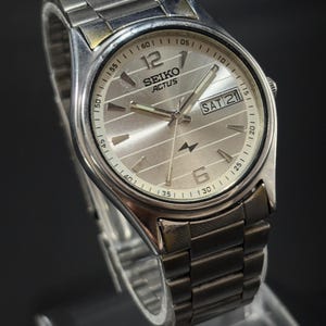 Vintage Seiko 5 Automatic Watch: Japan Made Stainless Steel Day-Date