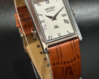 Vintage Seiko Panzeruhr: Schlanker Quarz, weißes Ziffernblatt, Lederarmband