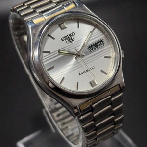 Vintage Seiko 5 Automatic Watch: Day/Date, Japan Made