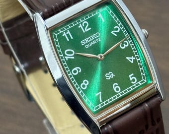 Vintage Seiko Quartz Tonneau Watch – Green Sunburst Dial, Brown Leather Strap