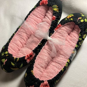 Piink Roses Super Puffy Ice Skate Skating Soakers Blade Covers Size X-Large (Add&#39;l Sizes Available)