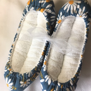 Daisies Super Puffy Ice Skate Skating Soakers Blade Covers Size X-Large (Add&#39;l Sizes Available)
