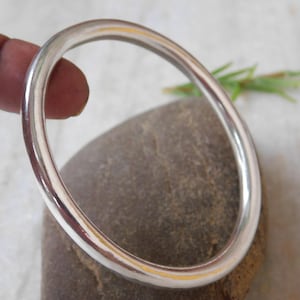 Solid 925 Sterling Silver Bangle, Solid Thick Heavy Silver Bangle,Chunky Silver Bracelet, Beautiful Silver Bracelet,Stacking Bangle