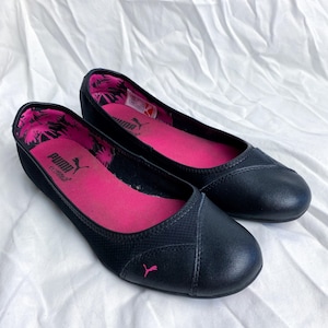 Archive 2010s Puma ballet flats in black with pink details