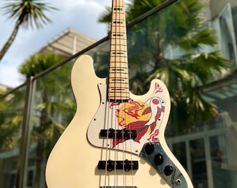 Golpeador Fender Jazz Bass con forma de pez koi