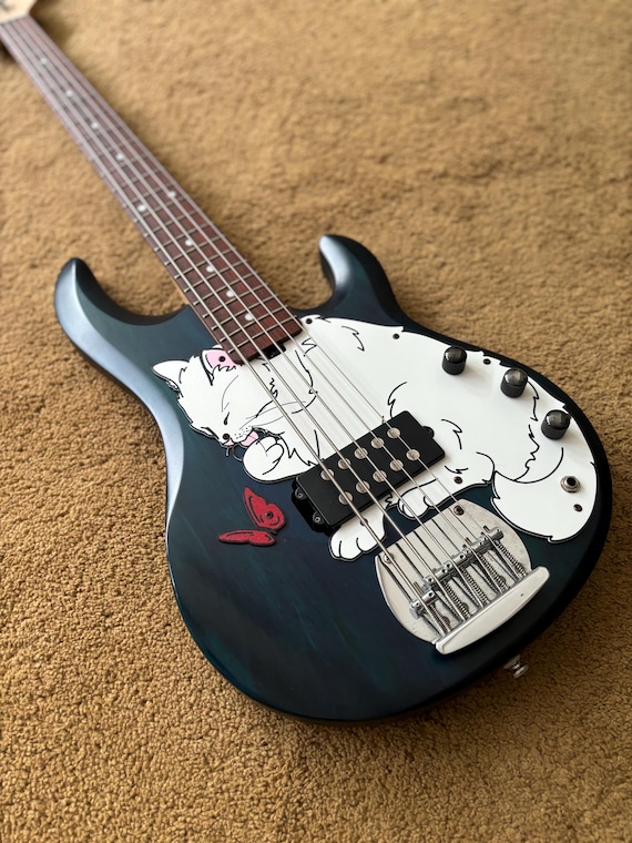 Stingray 5 Bass Cat ピックガード | カスタムアニマルデザイン - Etsy