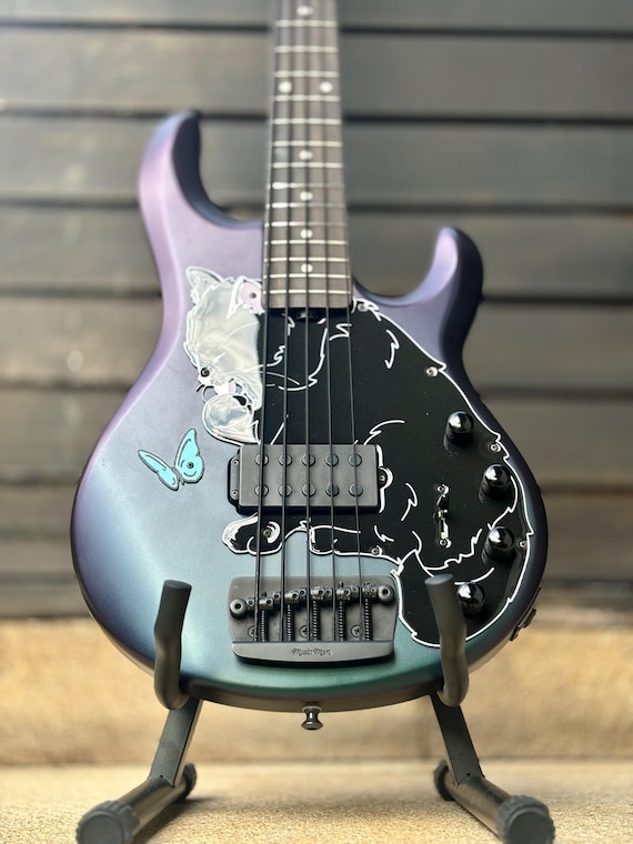 Stingray 5 Bass Cat ピックガード | カスタムアニマルデザイン - Etsy