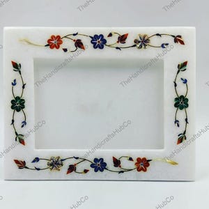 Cornice in marmo con intarsi e pietre preziose / Cornice in marmo fatta a mano / Cornice regalo personalizzabile / Decorazione per la casa (dimensioni 10 x 8 pollici)