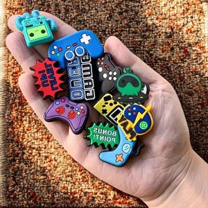 16pcs Game Theme Shoe Charms Set, Random Pattern PVC Shoe Accessories for Crocs, Beach Bags, Gift for Birthday, Christmas, Gift for Gamer