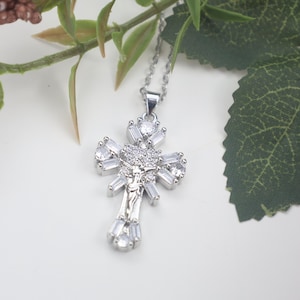 Collana con croce in rame – Ciondolo con zirconi placcato oro per lei, regalo cristiano per comunione, anniversario o festività