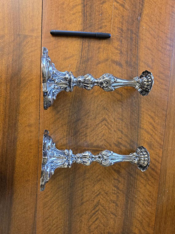 アンティークシルバーメッキキャンドルスティックペア、ロココ