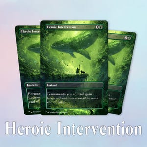 Könnte beinhalten: Drei rechteckige Sammelkarten mit dem Titel Heroic Intervention, die ein grünes Waldmotiv mit einem großen Wal zeigen, der über einer Figur und einem Hund durch die Luft schwimmt. Der Text lautet: Permanents you control gain hexproof and indestructible until end of turn.