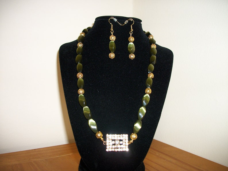 Jewelry Artisan Designed Green and Gold Necklace and Earrings Set/Fashion Accessories/Gift for Her/Jewelry for Women/OOAK Set image 1