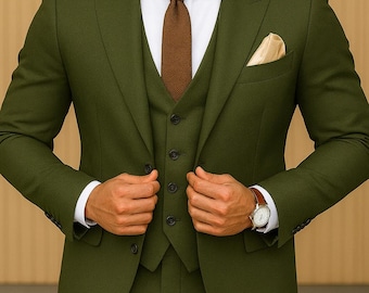 オリーブグリーンのスリーピーススーツ：スリムフィットウェディング
