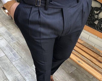 Pantalones Gurkha de raya diplomática azul marino para hombre, cintura alta y doble hebilla.