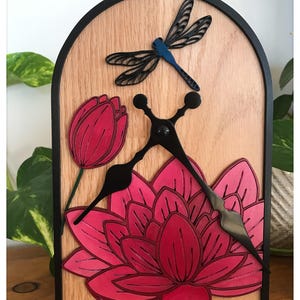 Horloge de bureau arche nénuphar ligne simple - fleur de mois de naissance juillet - fichier SVG prêt pour le laser