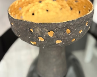 Handgjord piedestalskål Svart och guld Konstskulptur Modern dekorativ mittpunkt Wabi-Sabi Heminredning